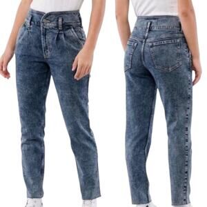 Hollister Ultra High Rise Mom Jeans Medium Wash Raw Hem Womens 27/27 Size 5